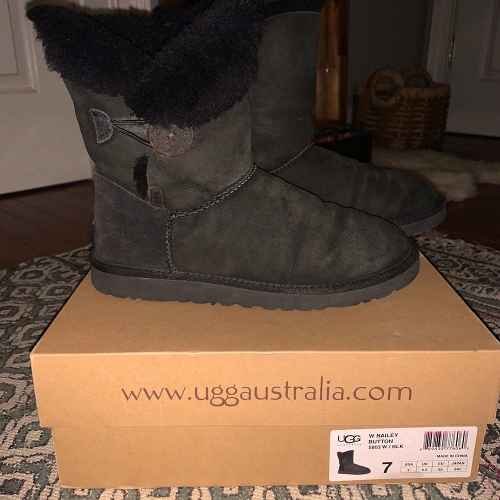 Ugg Bailey Button Size 7